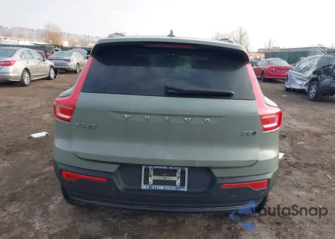 2024 Volvo Xc40 B5 Plus Dark Theme z USA, uszkodzony, nr VIN YV4L12UL2R2261624